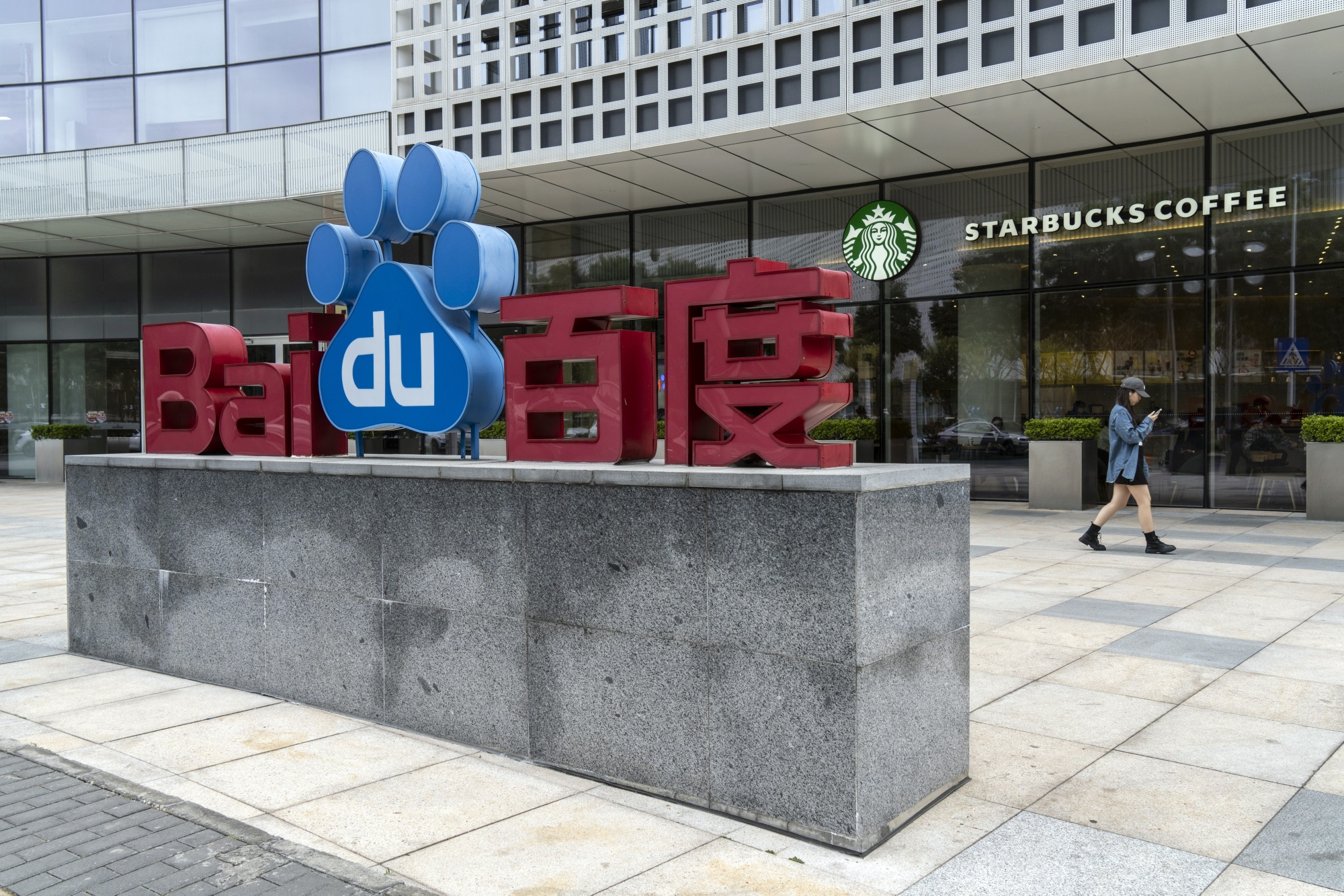 Apple's Strategic Move Embracing Baidu's AI for iPhones in China